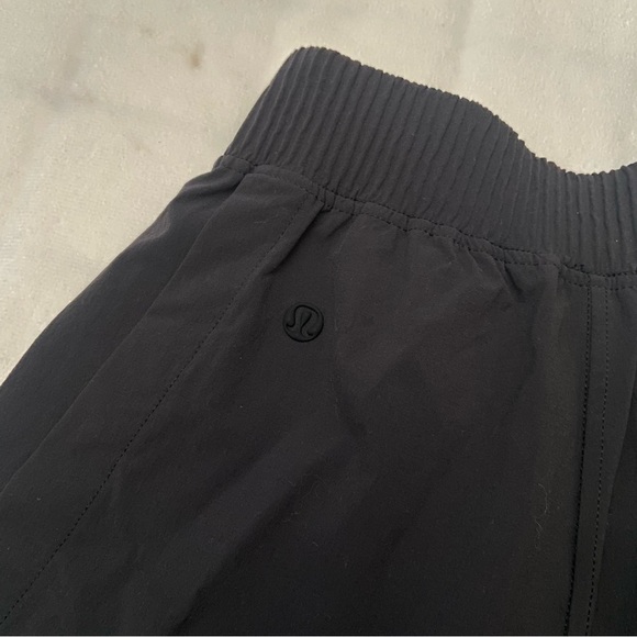 New! Lululemon Stretch Woven Relaxed-Fit High-Rise Short 4" Black 2315 - Picture 11 of 13
